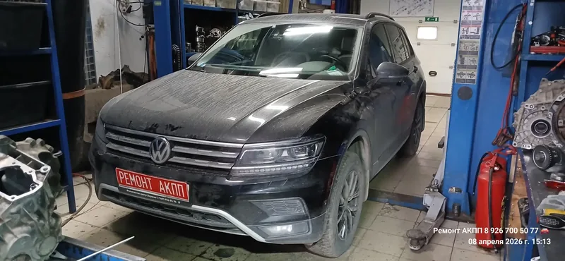 Volkswagen Tiguan на подъёмнике перед ремонтом DSG